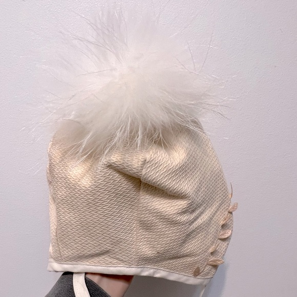 HANDMADE Baby beige bonnet with fur Pom Pom - Picture 3 of 3